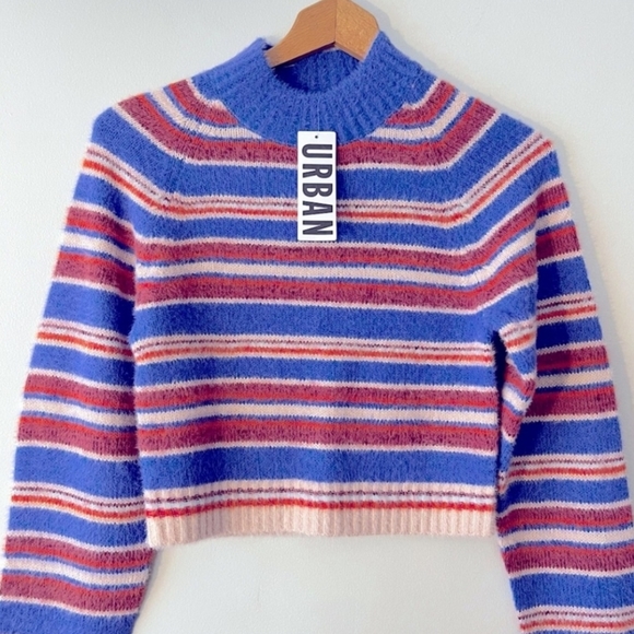 Urban Outfitters - Cleo Mock Neck Sweater - Picture 3 of 16